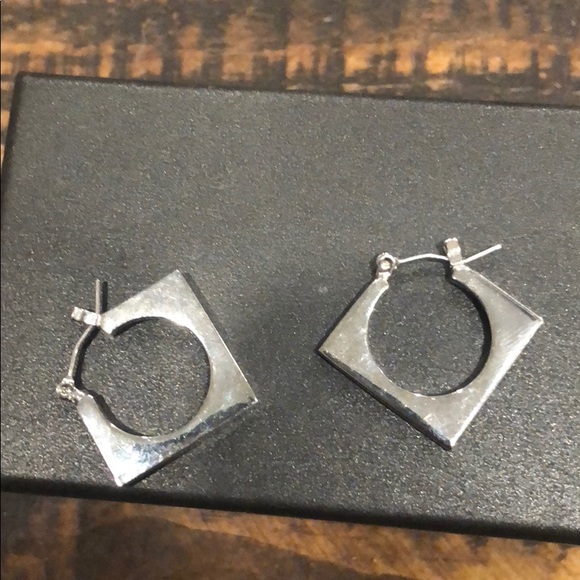 Ratings never warn - Picture 1 of 2